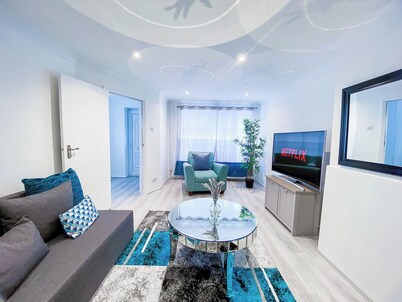 3br-sleeps5-parking-neartrainstation