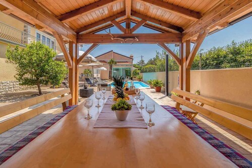 Villa with swimming pool