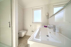 Shower - Villa with pool for 8 people (Risika)