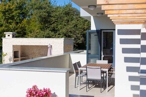 Outdoor dining - Villa with pool for 8 people (Risika)