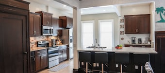 Lake Drive Mansion ~ Downtown ~ Art Museum ~ Lakefront