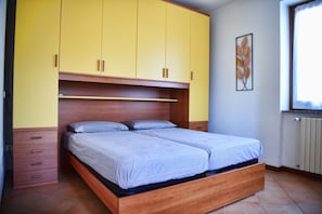 Appartement, patio, vue sur la montagne | 3 chambres, fer et planche à repasser, lit de bébé (supplément)