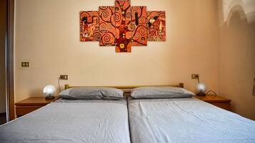 Apartment, Patio, Mountain View | 3 bilik tidur, seterika/papan seterika, katil bayi/kot (surcaj)