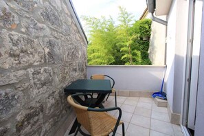Outdoor dining - Holiday apartment with air conditioning (Medulin)