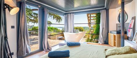 3 slaapkamers, een strijkplank/strijkijzer, wifi, beddengoed