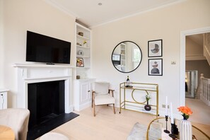 Apartment | 3 bedrooms - The Fulham Arms - Elegant 3bdr Flat With Terrace (London)