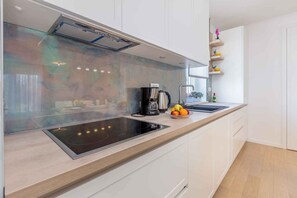 Kühlschrank, Ofen, Herdplatte, Geschirrspüler