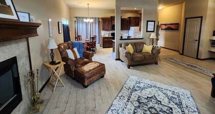 Quiet Acre Retreat. Guest 6. Pet Friendly. Wi-fi.