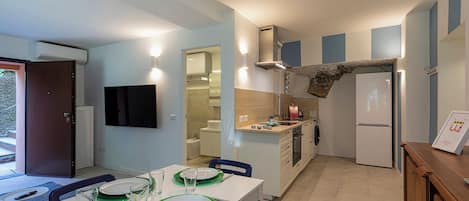 Appartement, uitzicht op kanaal | Dineerruimte
