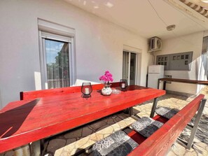 屋外ダイニングエリア