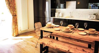Berwick - Very High End - Sleeps 4 -By The Station