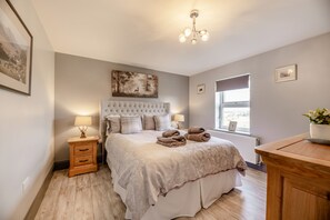 4 chambres, lit parapluie, Wi-Fi, draps fournis