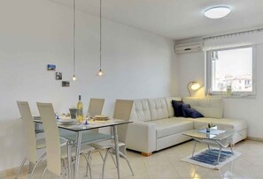 Dining - Holiday apartment with sea view (Ližnjan)