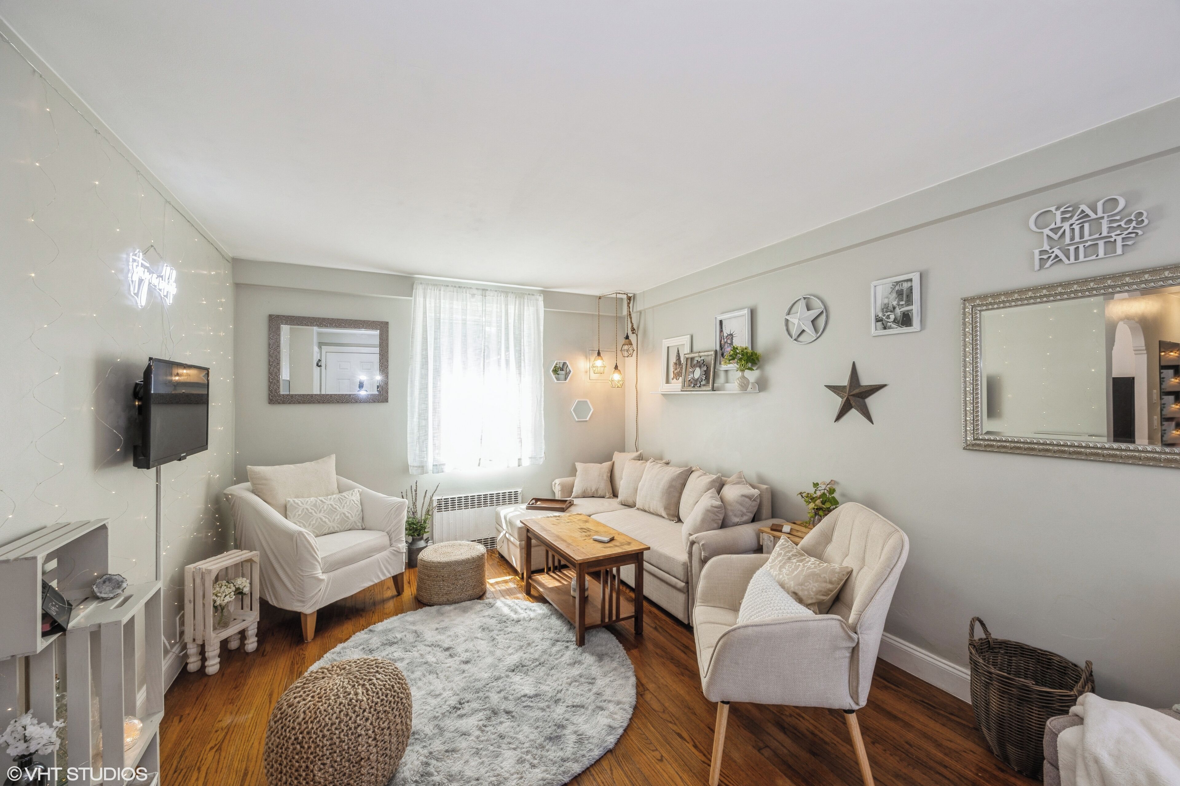 Stylish Retreat Blocks to Vibrant Bronx-Yonkers Pub Scene; 25 Minutes to NYC