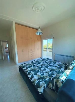 6 bedrooms, WiFi, bed sheets