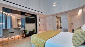 2 habitaciones, tabla de planchar con plancha y cuna de viaje 