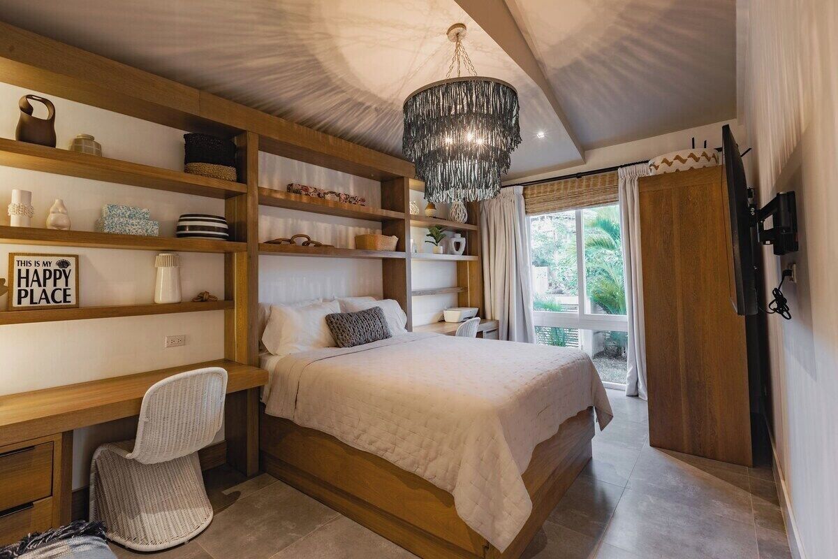 3 bedrooms, desk, WiFi, bed sheets