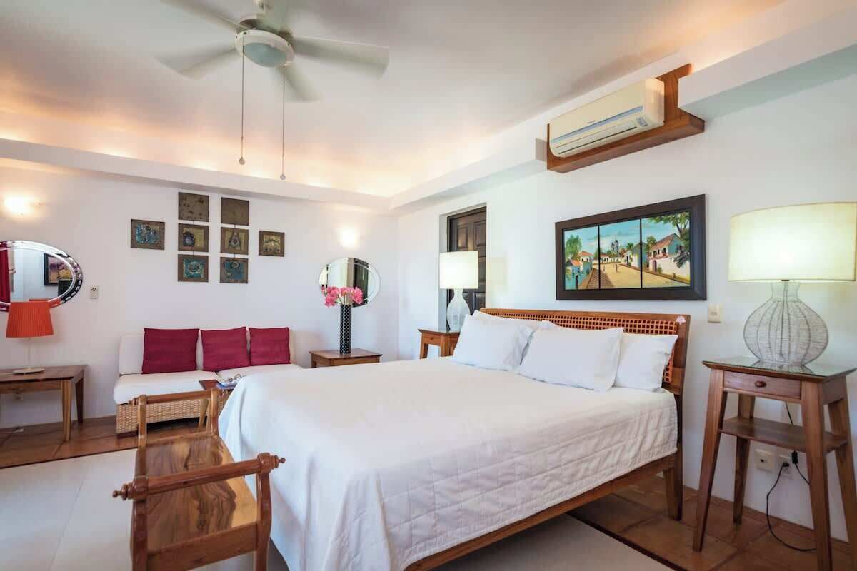 4 bedrooms, desk, iron/ironing board, WiFi