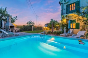 Pool - Villa with pool for 8 people (Grižane)