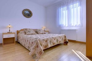 2 bedrooms, WiFi - Holiday apartment with balcony and air conditioning (Pula)