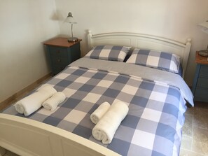 4 chambres, fer et planche à repasser, accès au Wi-Fi (inclus)
