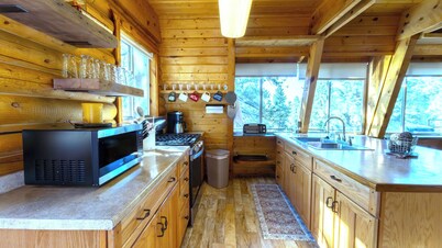 Enjoy a cozy cabin near the lake! Sleeps 8,  5 Beds.