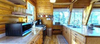 Enjoy a cozy cabin near the lake! Sleeps 8, 5 Beds.