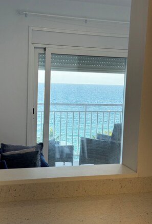 Interior - Renovated apartment in the center and first sea line  (Blanes)