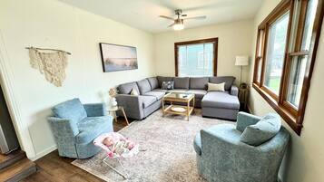 Smart TV, fireplace, computer monitors