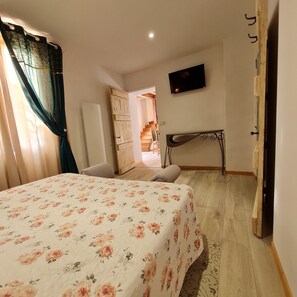 1 habitación, caja de seguridad en la habitación y cuna de viaje