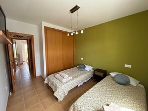 3 soverom, strykejern/-brett, wi-fi og sengetøy