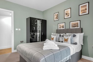 Apartment, 2 Bedrooms, Non Smoking, Kitchenette | 2 bedrooms, iron/ironing board, free WiFi, bed sheets - Two Bedroom Apartment in Hackney Wick (London)