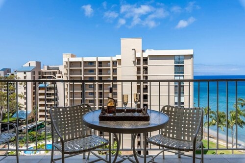 10th floor oceanview studio, AC, resort amenities, walk to shops, dining & beach
