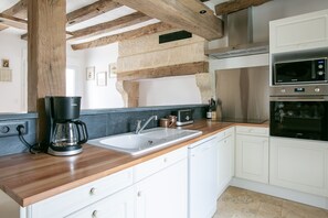 Kühlschrank, Mikrowelle, Ofen, Geschirrspüler