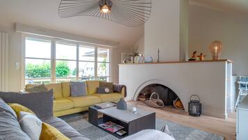 Télévision, cheminée