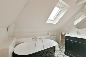 Hårtork och handdukar