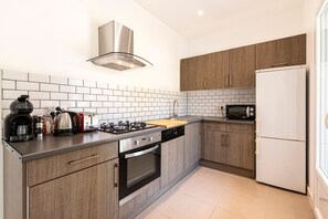 Fridge, microwave, oven, dishwasher - La Belle-Hélène - Proche plage, 30 min d’Ajaccio (Albitreccia)