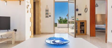 2 間睡房、熨斗/熨衫板