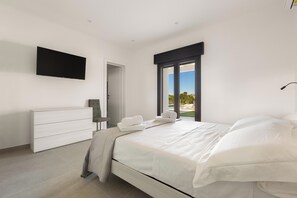 4 slaapkamers, een strijkplank/strijkijzer, wifi, beddengoed