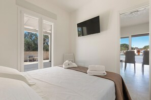 3 bedrooms, iron/ironing board, WiFi