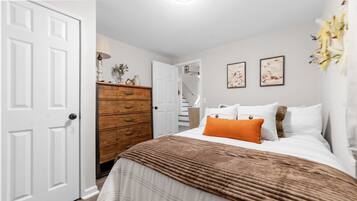 5 bedrooms, iron/ironing board, free WiFi, bed sheets