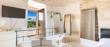 1 habitación, tabla de planchar con plancha, wifi y ropa de cama