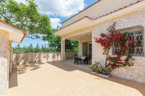 Outdoor dining - Villetta Stefy by BarbarHouse (Punta Prosciutto)