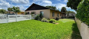Sea Breeze - 2BR Apartment -  Near all beach excursions and WPB nightlife.