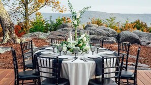Outdoor dining - Cloudland Mclemore Resort Lookout Mountain Curio (Rising Fawn)
