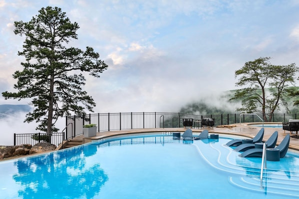A pool with a view of mountains, a large tree, and a barbecue area. - Cloudland Mclemore Resort Lookout Mountain Curio (Rising Fawn)