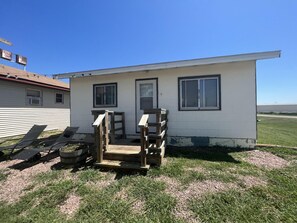 Terrace/patio - Adorable 1 Bedroom Bungalow (Bonesteel)