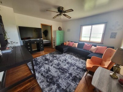 Adorable 1 Bedroom Bungalow