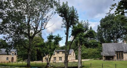 Charming gite, riverside (secure), (large) children's pool, quiet location