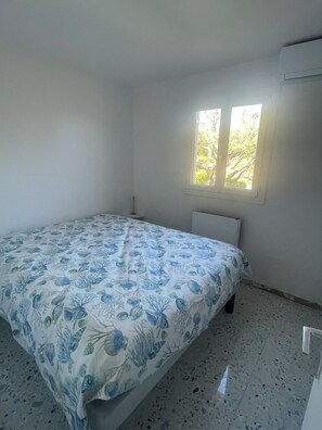1 bedroom, WiFi - T2 sea view, very quiet. (Saint-Cyr-sur-Mer)